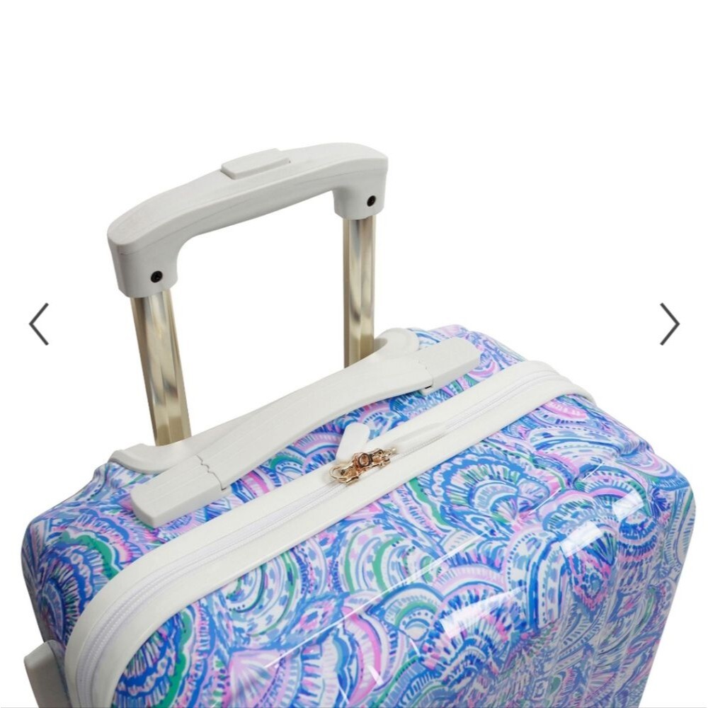 Brand New Lilly Pulitzer Happy As A Clam Hardshell Luggage Carry On - Picture 7 of 7